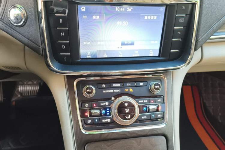 Used Lincoln Continental 2019 2.0T Two-Wheel Drive Luxury Edition China VI Standard Audio And AC Panel