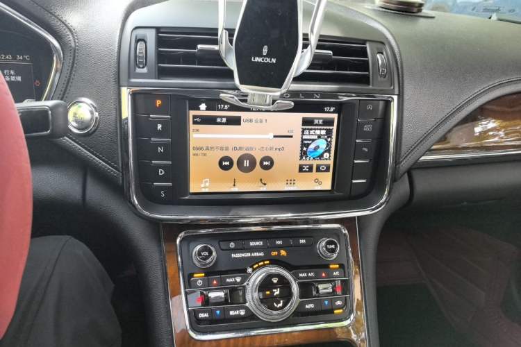 Used Lincoln Continental 2019 2.0T Two-Wheel Drive Luxury Edition China VI Standard Audio And AC Panel