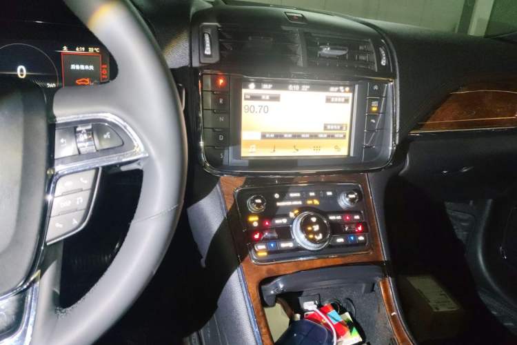 Used Lincoln Continental 2019 2.0T Two-Wheel Drive Luxury Edition China VI Standard Audio And AC Panel