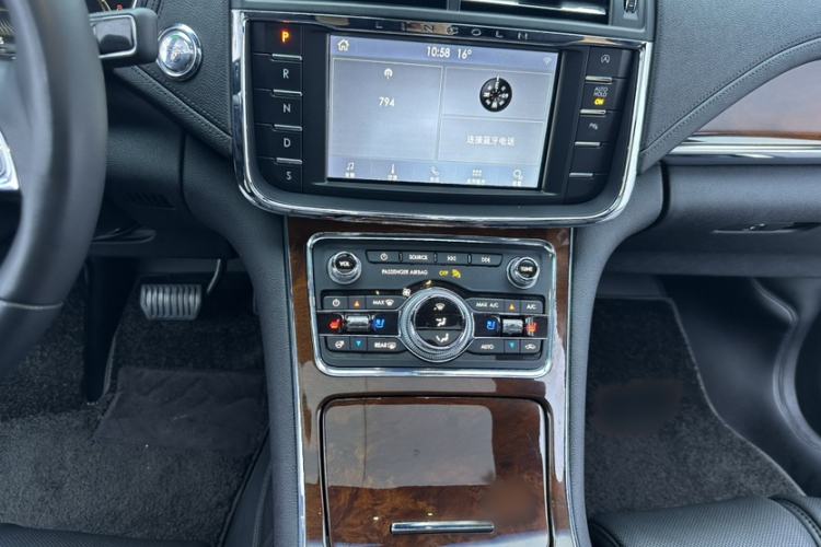 Used Lincoln Continental 2019 2.0T Two-Wheel Drive Luxury Edition China VI Standard Audio And AC Panel