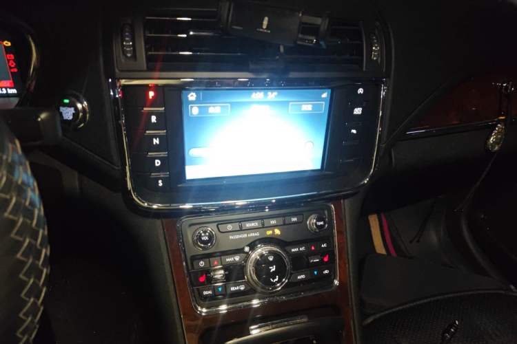Used Lincoln Continental 2019 2.0T Two-Wheel Drive Luxury Edition China V Standard Audio And AC Panel