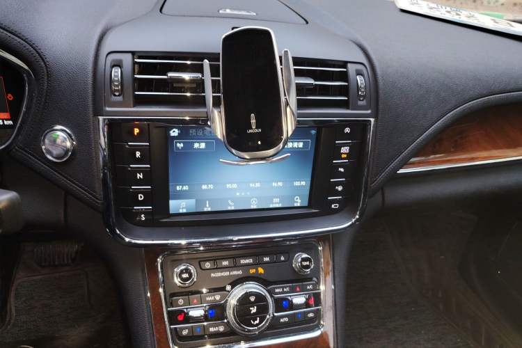Used Lincoln Continental 2019 2.0T Two-Wheel Drive Prestige Version China VI Standard Audio And AC Panel
