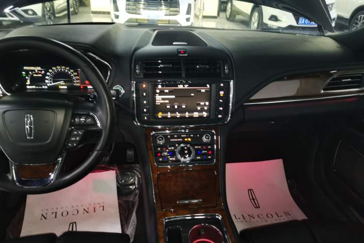 Used Lincoln Continental 2019 2.0T Two-Wheel Drive Prestige Version China VI Standard Audio And AC Panel