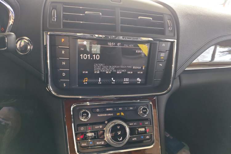 Used Lincoln Continental 2019 2.0T Two-Wheel Drive Luxury Edition China VI Standard Audio And AC Panel