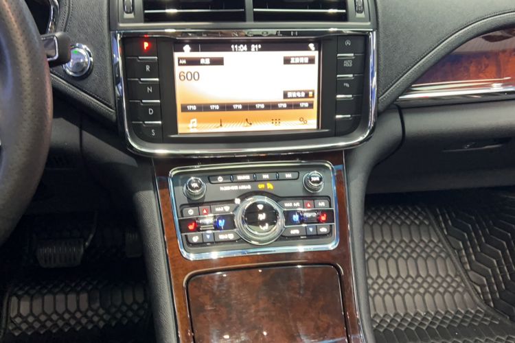 Used Lincoln Continental 2019 2.0T Two-Wheel Drive Luxury Edition China VI Standard Audio And AC Panel
