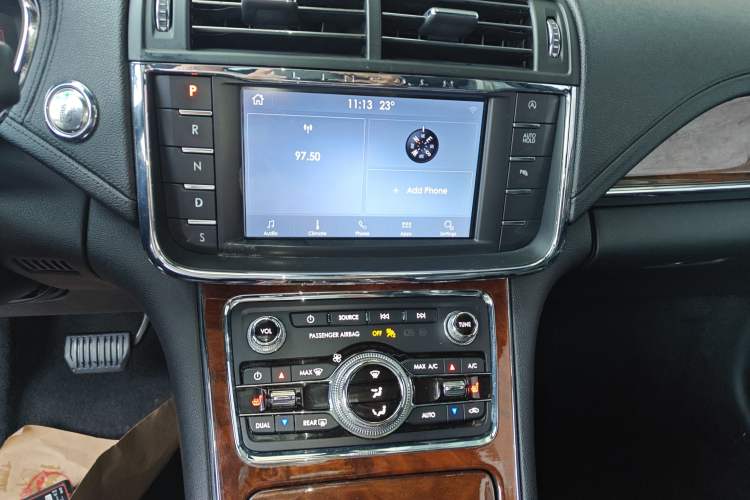 Used Lincoln Continental 2019 2.0T Two-Wheel Drive Luxury Edition China VI Standard Audio And AC Panel