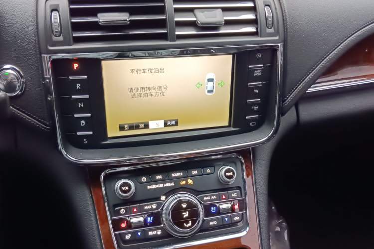 Used Lincoln Continental 2019 2.0T Two-Wheel Drive Prestige Version China VI Standard Audio And AC Panel