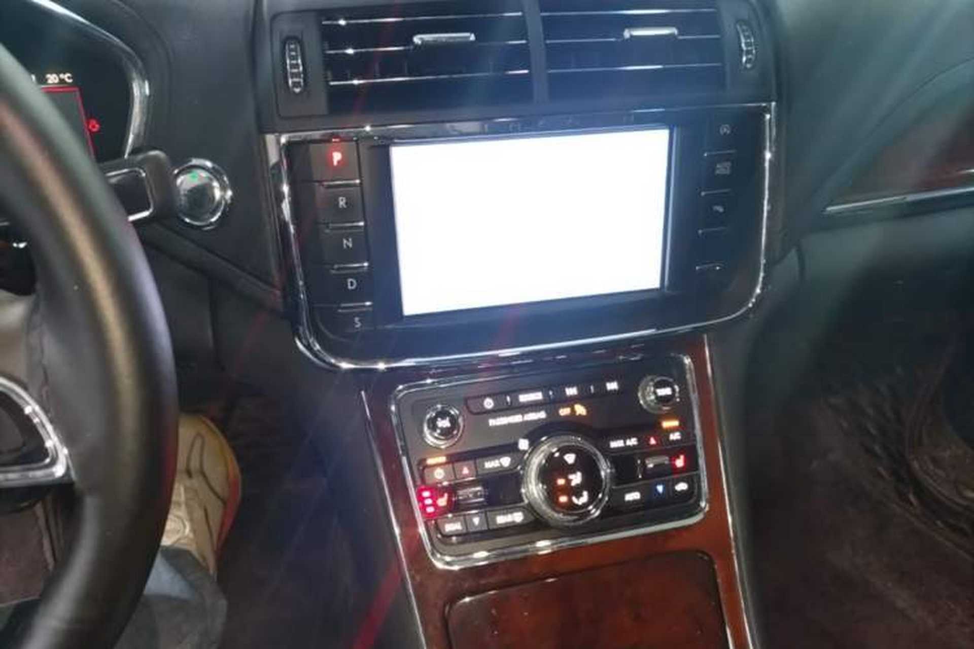 Used Lincoln Continental 2019 2.0T Two-Wheel Drive Luxury Edition China VI Standard Audio And AC Panel