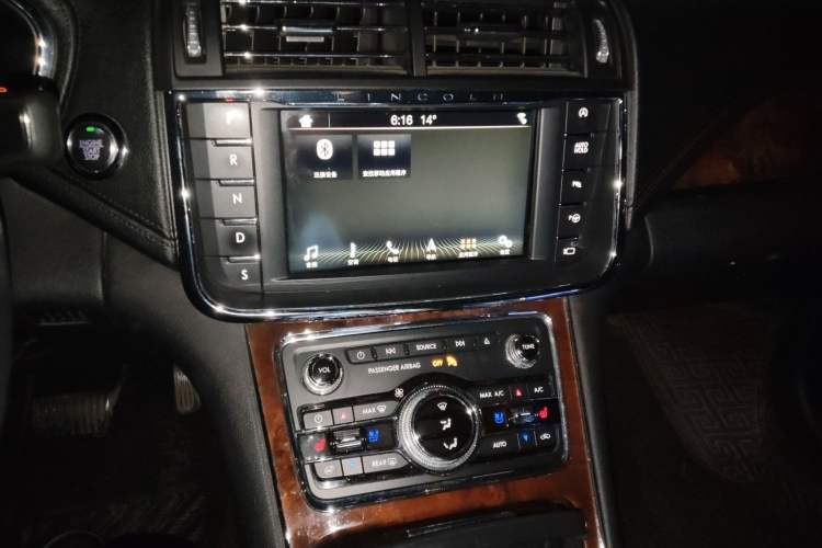 Used Lincoln Continental 2019 2.0T Two-Wheel Drive Prestige Version China VI Standard Audio And AC Panel