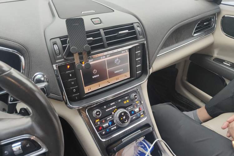 Used Lincoln Continental 2019 2.0T Two-Wheel Drive Luxury Edition China VI Standard Audio And AC Panel