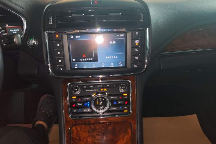 Used Lincoln Continental 2019 2.0T Two-Wheel Drive Prestige Version China VI Standard Audio And AC Panel
