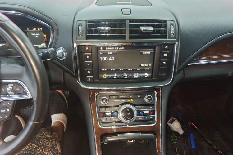 Used Lincoln Continental 2019 2.0T Two-Wheel Drive Luxury Edition China VI Standard Audio And AC Panel