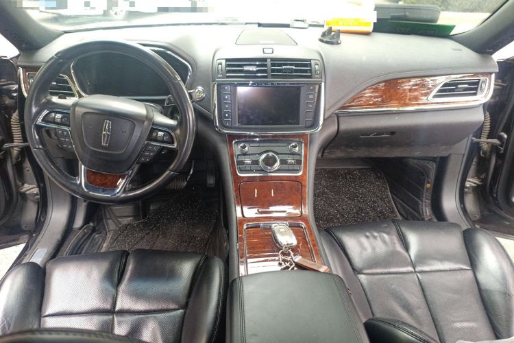 Used Lincoln Continental 2019 2.0T Two-Wheel Drive Luxury Edition China VI Standard Center Console