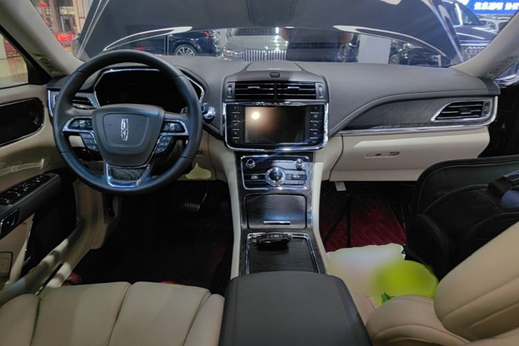 Used Lincoln Continental 2019 2.0T Two-Wheel Drive Prestige Version China VI Standard Center Console