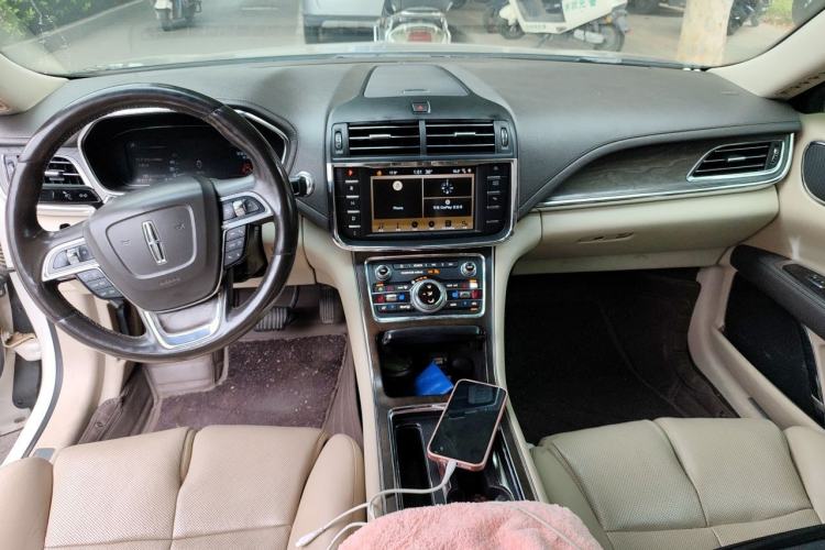 Used Lincoln Continental 2019 2.0T Two-Wheel Drive Luxury Edition China VI Standard Center Console