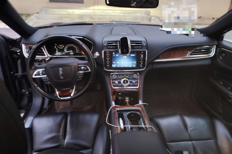Used Lincoln Continental 2019 2.0T Two-Wheel Drive Prestige Version China VI Standard Center Console