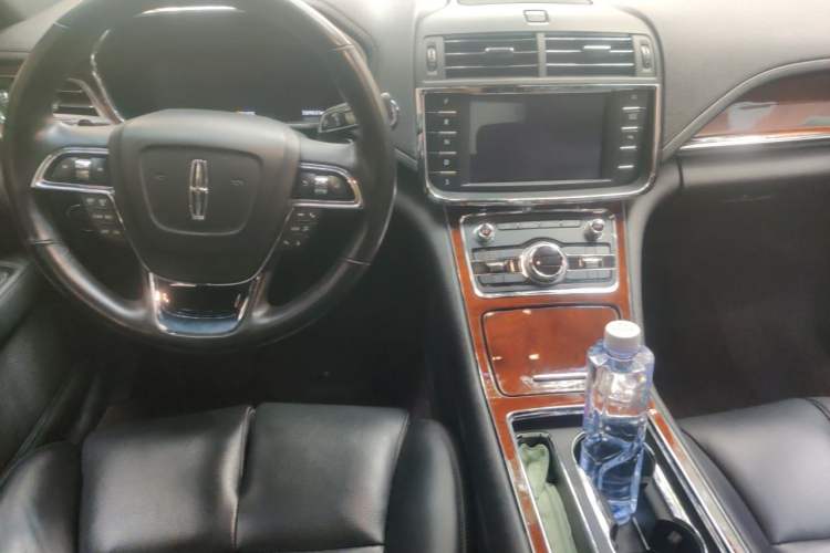 Used Lincoln Continental 2019 2.0T Two-Wheel Drive Luxury Edition China VI Standard Center Console