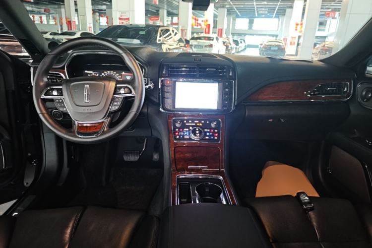 Used Lincoln Continental 2019 2.0T Two-Wheel Drive Prestige Version China VI Standard Center Console