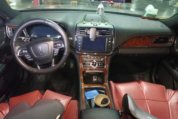 Used Lincoln Continental 2019 2.0T Two-Wheel Drive Luxury Edition China VI Standard Center Console
