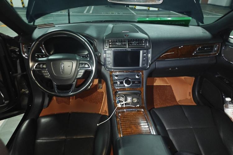 Used Lincoln Continental 2019 2.0T Two-Wheel Drive Luxury Edition China VI Standard Center Console