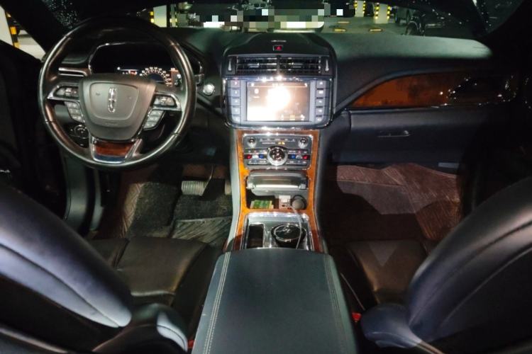 Used Lincoln Continental 2019 2.0T Two-Wheel Drive Prestige Version China VI Standard Center Console