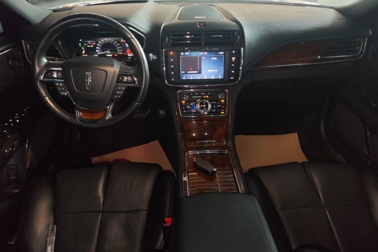 Used Lincoln Continental 2019 2.0T Two-Wheel Drive Prestige Version China VI Standard Center Console
