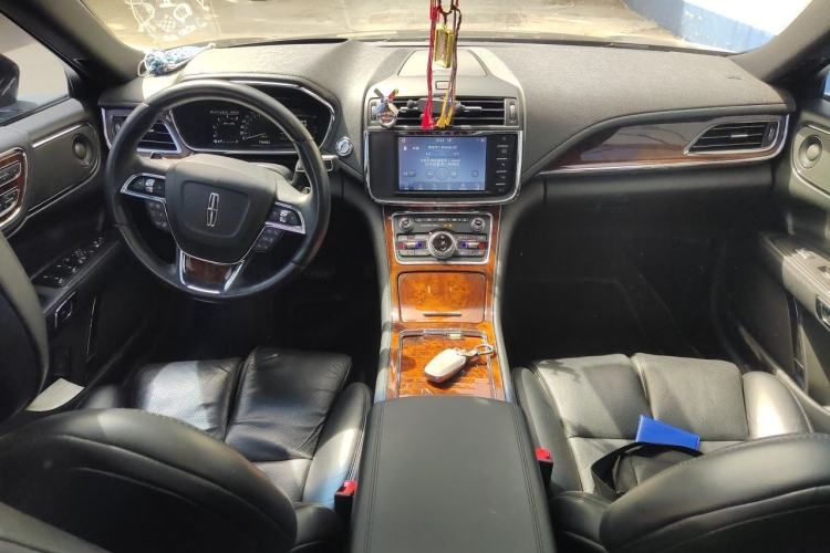 Used Lincoln Continental 2019 2.0T Two-Wheel Drive Prestige Version China VI Standard Center Console