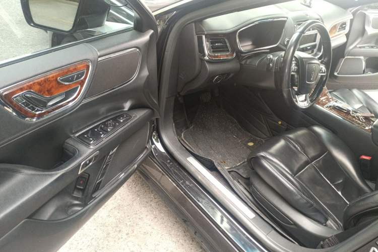 Used Lincoln Continental 2019 2.0T Two-Wheel Drive Luxury Edition China VI Standard Driver Seat