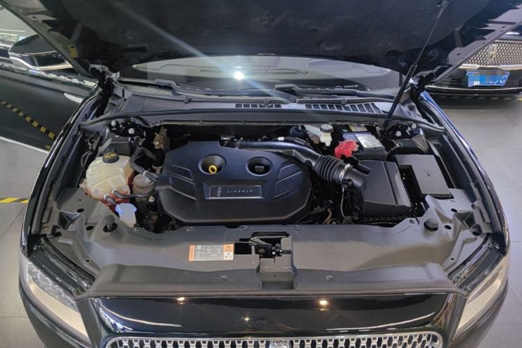 Used Lincoln Continental 2019 2.0T Two-Wheel Drive Prestige Version China VI Standard Engine Bay