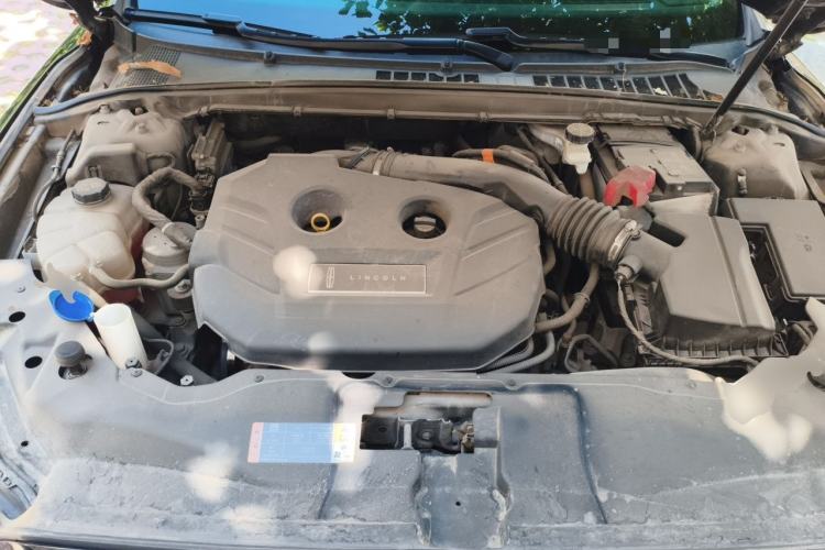 Used Lincoln Continental 2019 2.0T Two-Wheel Drive Luxury Edition China VI Standard Engine Bay