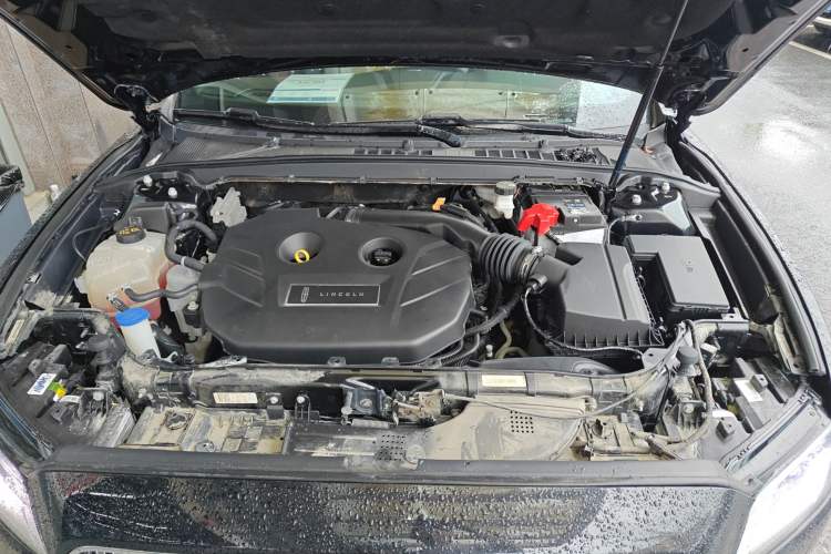 Used Lincoln Continental 2019 2.0T Two-Wheel Drive Luxury Edition China VI Standard Engine Bay
