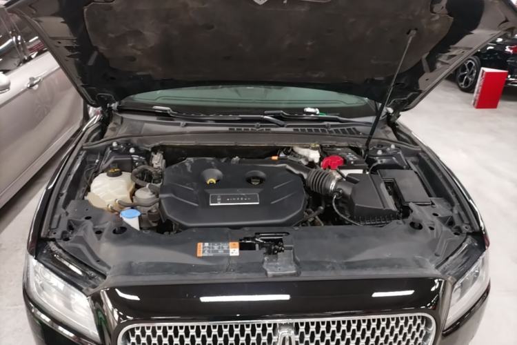 Used Lincoln Continental 2019 2.0T Two-Wheel Drive Luxury Edition China VI Standard Engine Bay