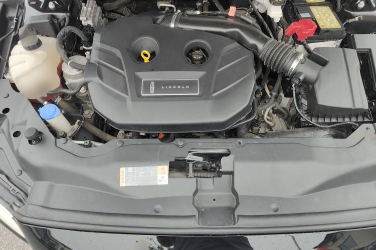 Used Lincoln Continental 2019 2.0T Two-Wheel Drive Luxury Edition China VI Standard Engine Bay