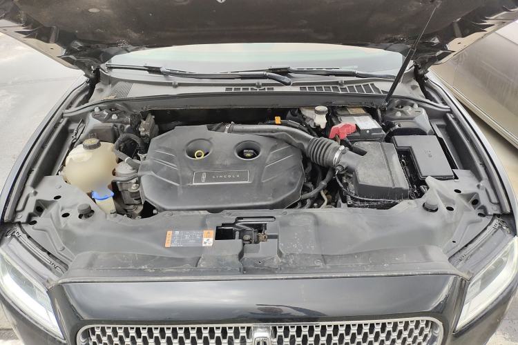 Used Lincoln Continental 2019 2.0T Two-Wheel Drive Luxury Edition China VI Standard Engine Bay