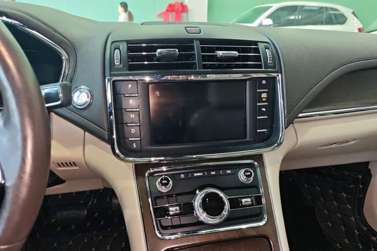 Used Lincoln Continental 2019 2.0T Two-Wheel Drive Luxury Edition China VI Standard Gear Lever