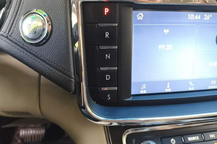 Used Lincoln Continental 2019 2.0T Two-Wheel Drive Luxury Edition China VI Standard Gear Lever