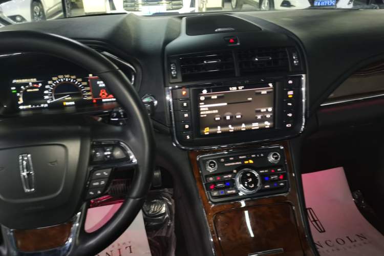 Used Lincoln Continental 2019 2.0T Two-Wheel Drive Prestige Version China VI Standard Gear Lever