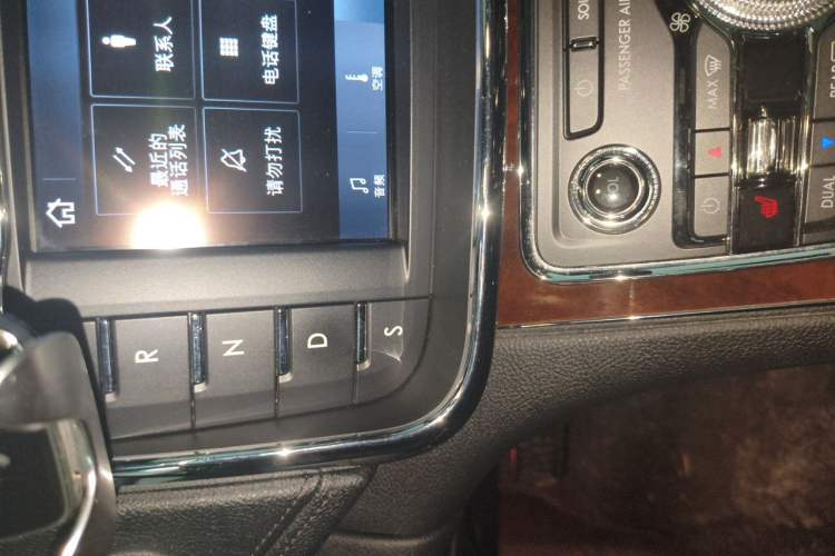 Used Lincoln Continental 2019 2.0T Two-Wheel Drive Luxury Edition China VI Standard Gear Lever