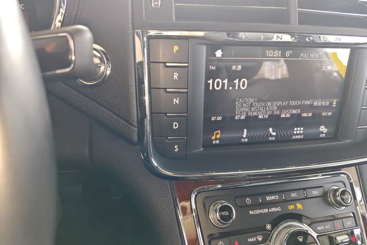Used Lincoln Continental 2019 2.0T Two-Wheel Drive Luxury Edition China VI Standard Gear Lever
