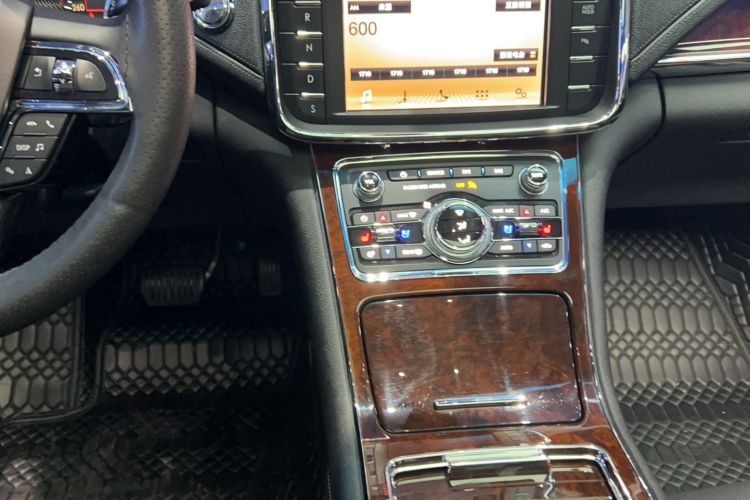Used Lincoln Continental 2019 2.0T Two-Wheel Drive Luxury Edition China VI Standard Gear Lever