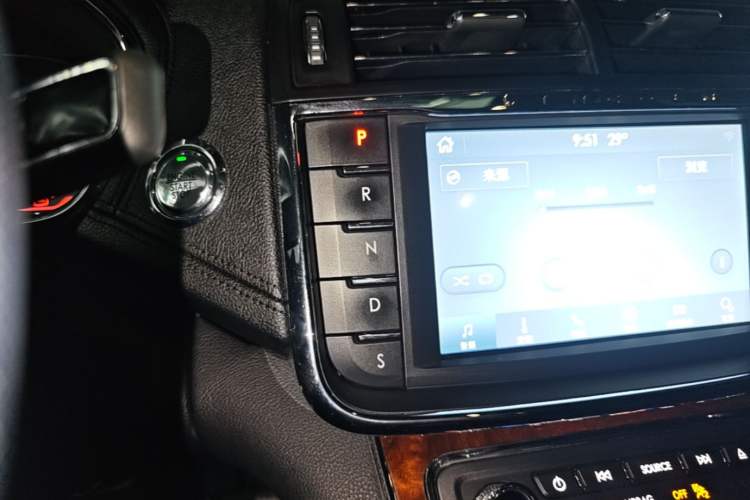 Used Lincoln Continental 2019 2.0T Two-Wheel Drive Prestige Version China VI Standard Gear Lever