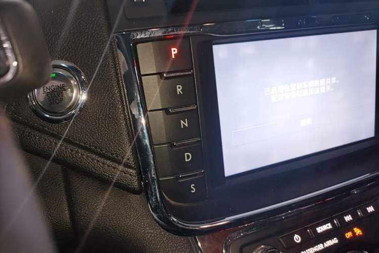 Used Lincoln Continental 2019 2.0T Two-Wheel Drive Luxury Edition China VI Standard Gear Lever
