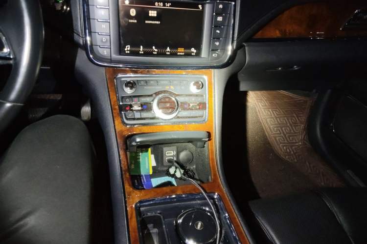 Used Lincoln Continental 2019 2.0T Two-Wheel Drive Prestige Version China VI Standard Gear Lever