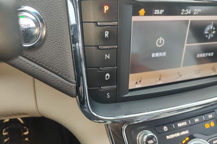 Used Lincoln Continental 2019 2.0T Two-Wheel Drive Luxury Edition China VI Standard Gear Lever