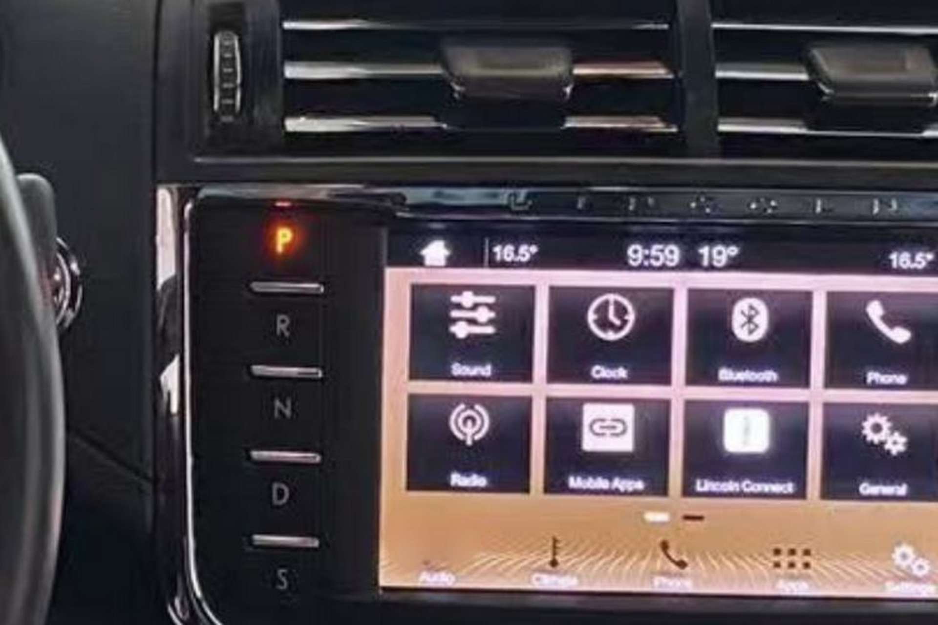 Used Lincoln Continental 2019 2.0T Two-Wheel Drive Luxury Edition China VI Standard Gear Lever