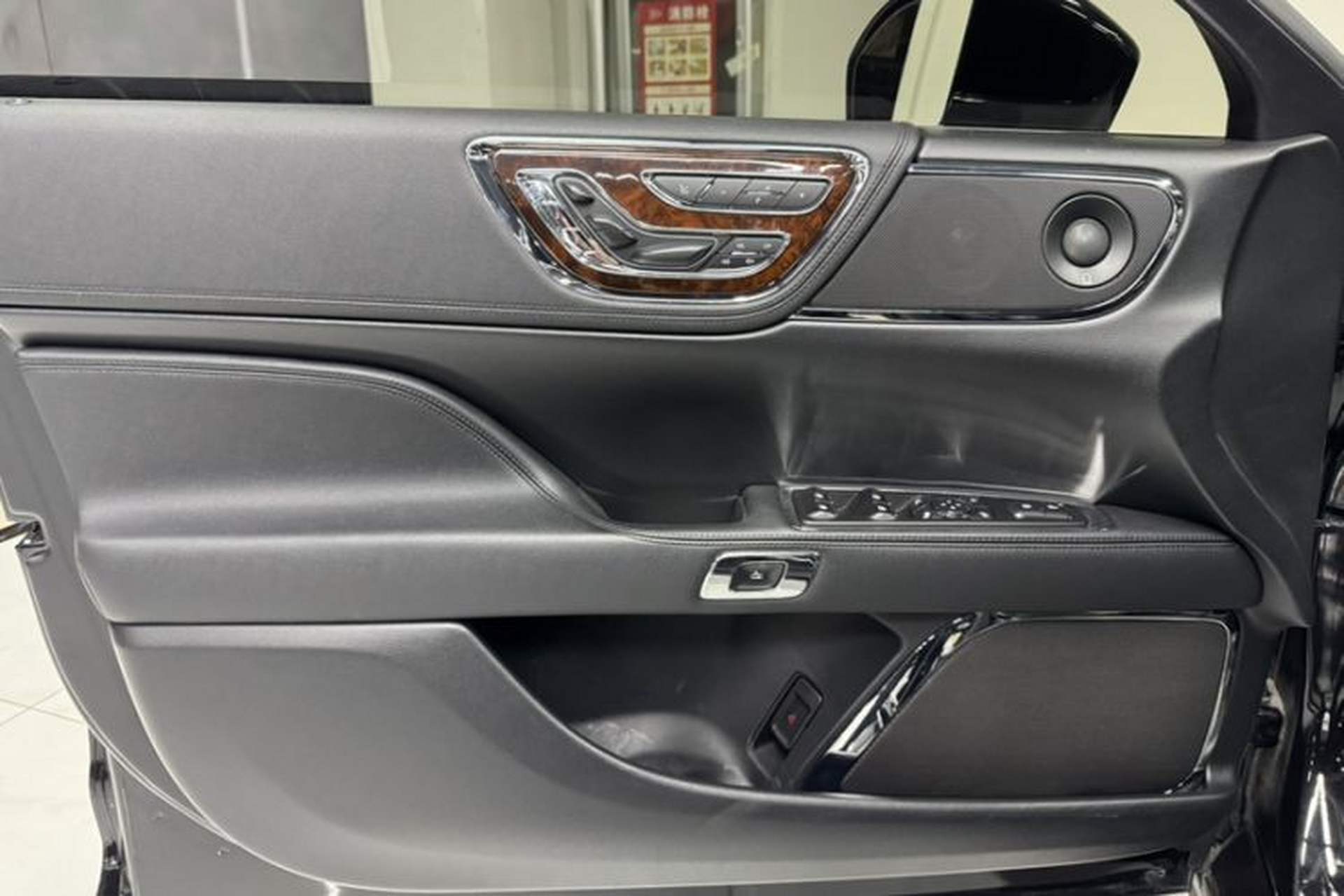 Used Lincoln Continental 2019 2.0T Two-Wheel Drive Prestige Version China VI Standard Interior 1
