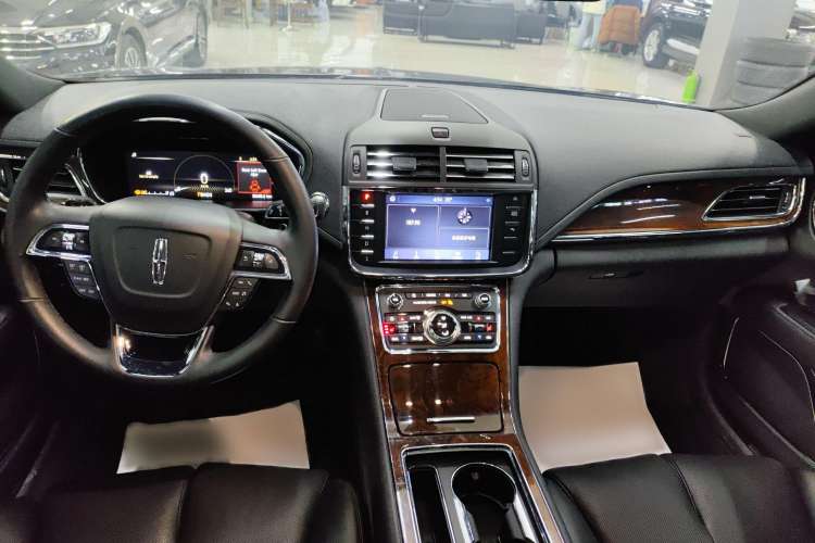 Used Lincoln Continental 2019 2.0T Two-Wheel Drive Luxury Edition China VI Standard Interior 2