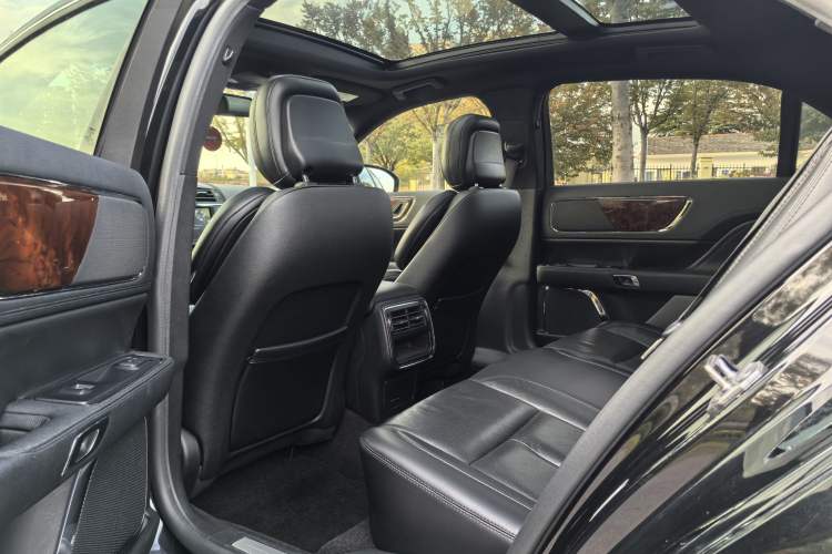 Used Lincoln Continental 2019 2.0T Two-Wheel Drive Luxury Edition China VI Standard Interior 3