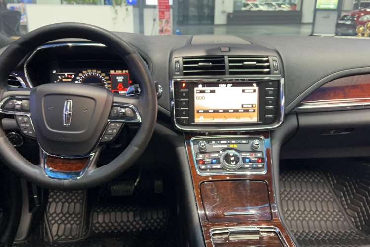 Used Lincoln Continental 2019 2.0T Two-Wheel Drive Luxury Edition China VI Standard Interior 3
