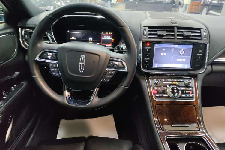 Used Lincoln Continental 2019 2.0T Two-Wheel Drive Luxury Edition China VI Standard Interior 3
